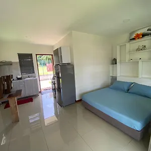 https://jorsen-house-tahiti-2-bungalow-confortable.frenchpolynesia-hotels.com